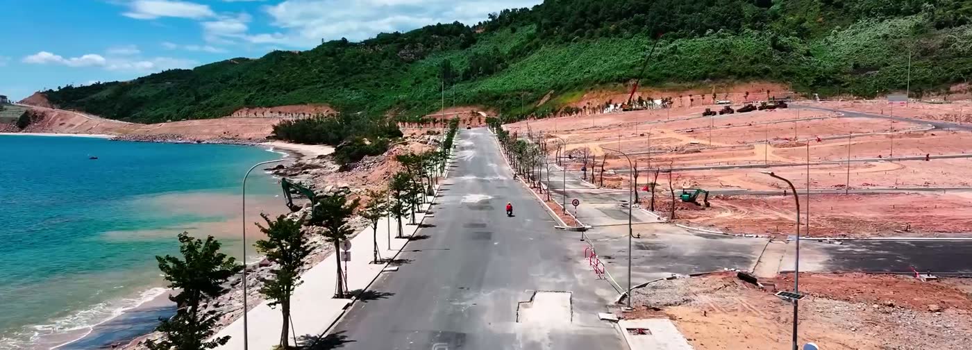 Đường ven biển Đảo Ngọc đã trải nhựa