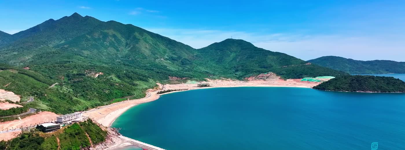 Kè biển và vịnh Nam Chơn